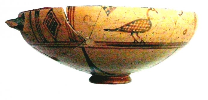 East-Greek cup with bird and lozenge decoration, so-called ‘bird bowl’, height 5.5 cm?, Timpone della Motta, 650-615BC, National Archaeological Museum, Sibari. East-Greek cup with bird and lozenge decoration, so-called ‘bird bowl’, height 5.5 cm?, Timpone della Motta, 650-615BC, National Archaeological Museum, Sibari.